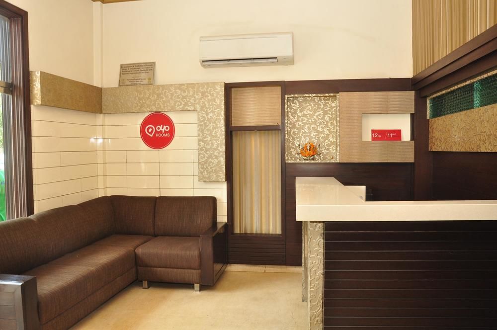 Hotel Oyo Railway Station Exit Gate